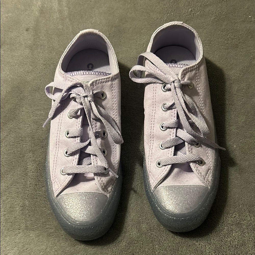 Converse Lavender Sneakers with silver Glitter Soles like new - Picture 1 of 7